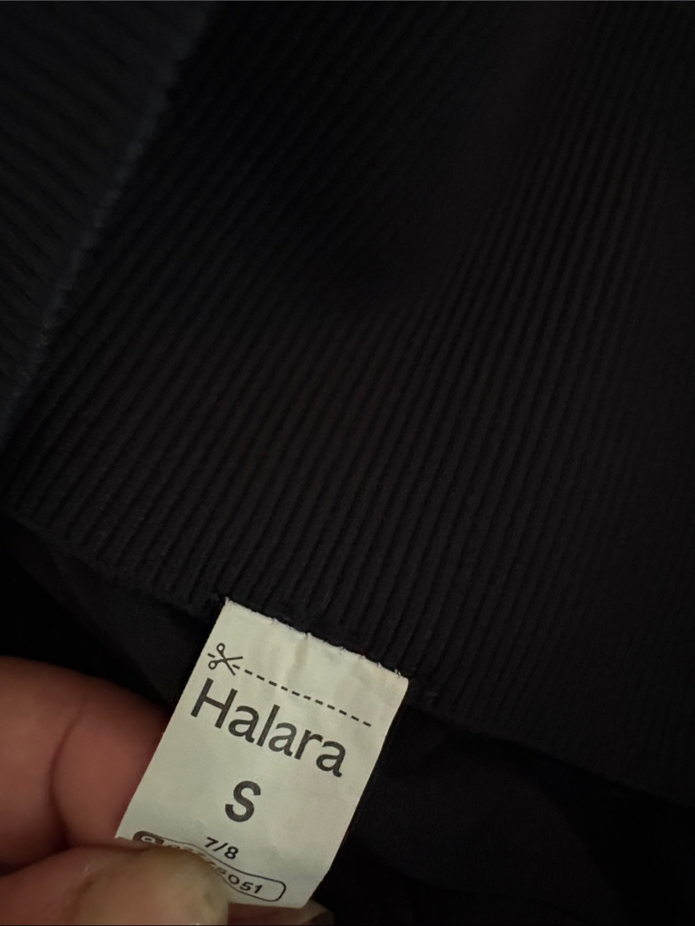 Halara compression leggings - Picture 7 of 9
